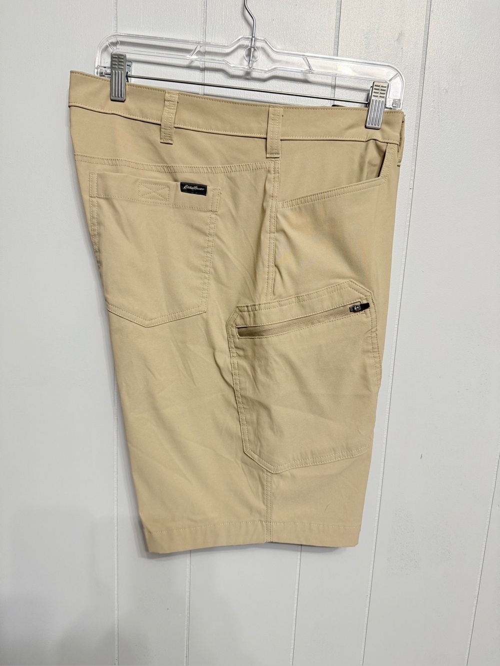 NWOT Eddie Bauer Men’s Tan Cargo 12 inches Shorts with Zip Pocket